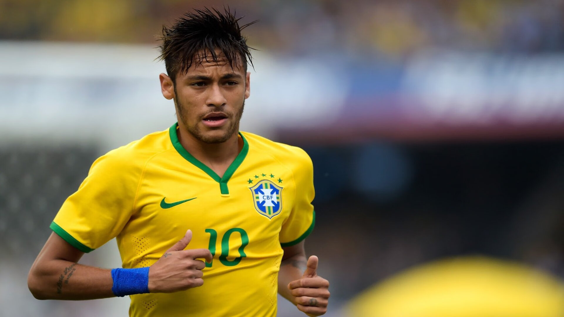 田径赛道风云再起新人挑战纪录，田径运动赛